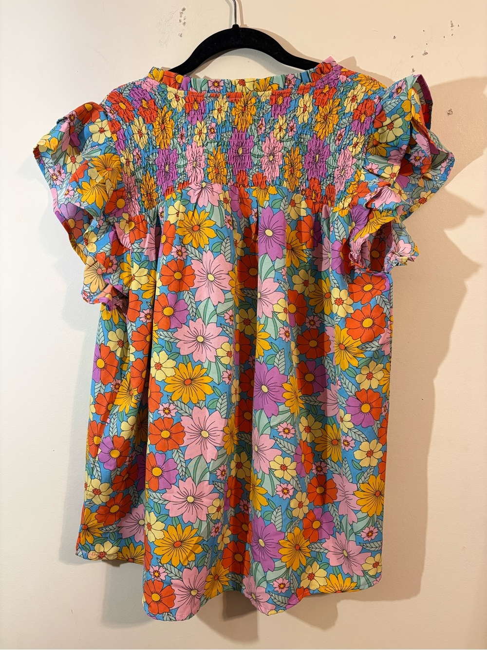 Umgee Split Neck Smocked Floral Print Ruffle Sleeve Top Large vibrant retro NWT - Picture 3 of 11